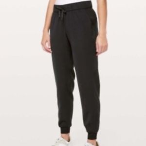 Lululemon On the Fly Jogger Luxtreme Pull On Drawstring Cuffed Black Size 6